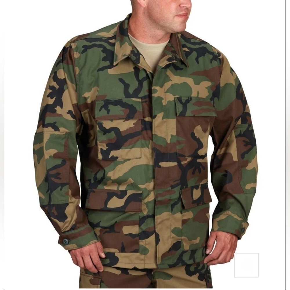 US ARMY Woodland Camo Jacket Outdoors New With Tag Sz M